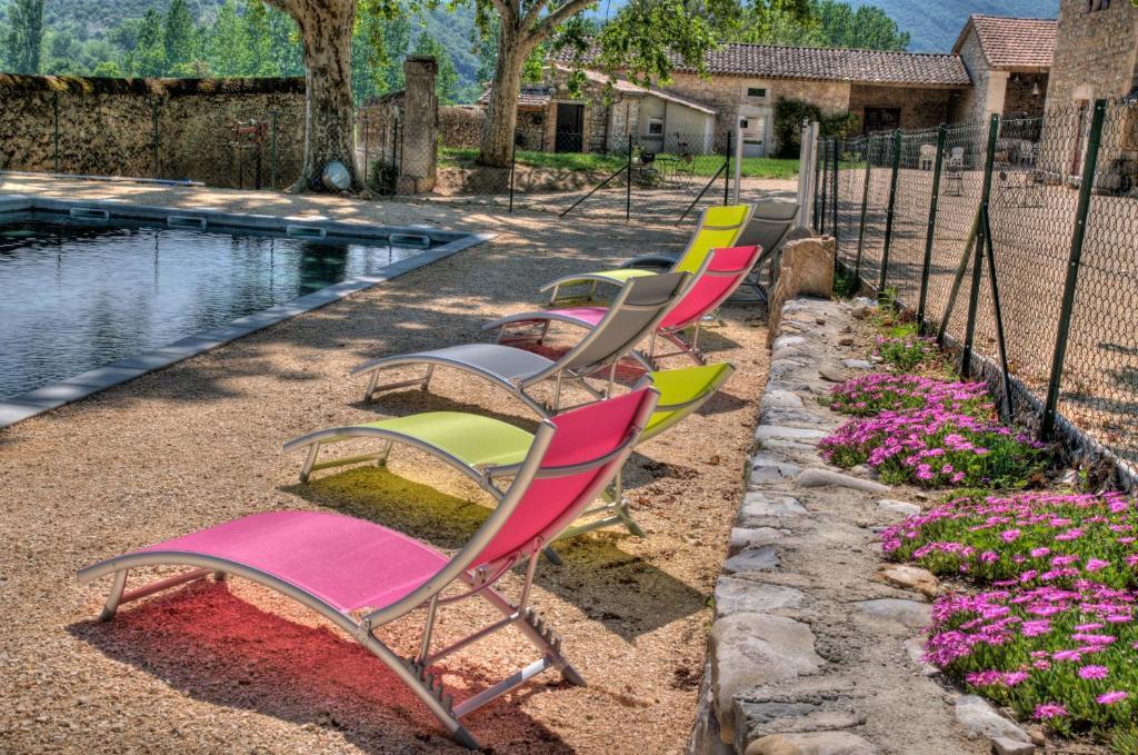 Gites Du Domaine Des Dames Vallon-Pont-d'Arc Phòng bức ảnh