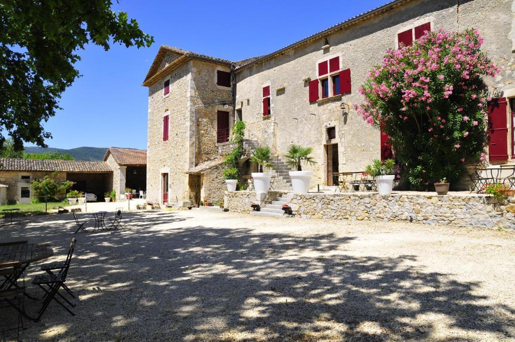 Gites Du Domaine Des Dames Vallon-Pont-d'Arc Phòng bức ảnh